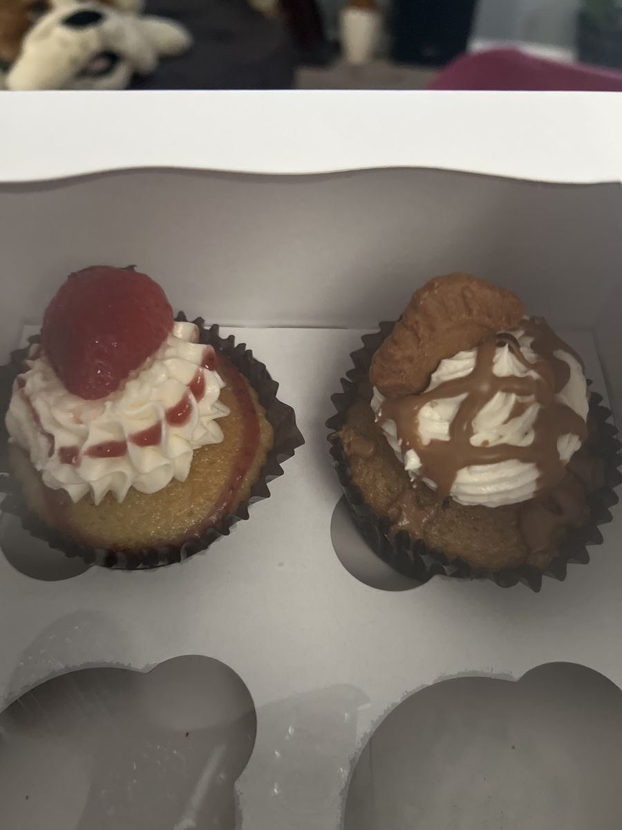 Strawberry and Biscoff cupcakes paired in a bakery box